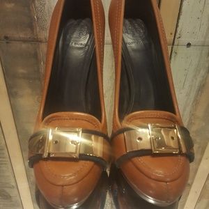 Classic Tory Burch Pump with Oxford Detailing